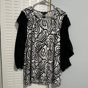 Women’s XL Black and White Abstract Blouse